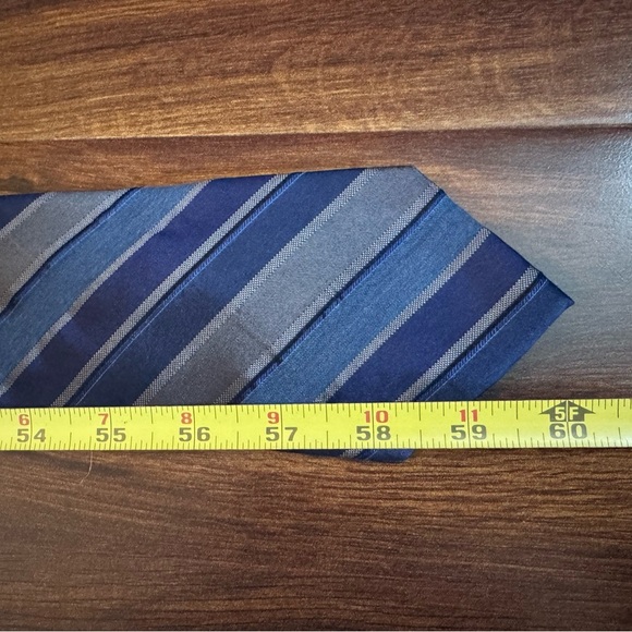 🍁SALE🍁 CALVIN KLEIN Blue and Gray Striped Silk Tie - Picture 9 of 10